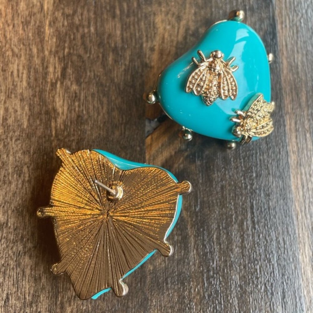 Athro Insect on THE HEART Earrings - Picture 6 of 8